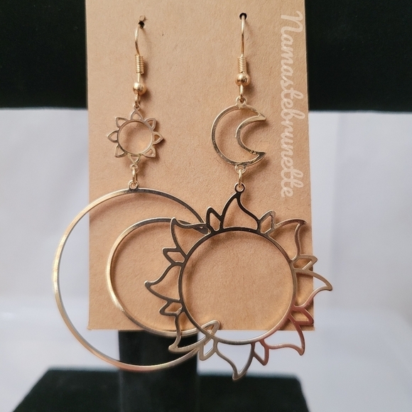 Metal Asymmetrical Golden Sun & Moon Dangle Drop Earrings - Picture 10 of 17